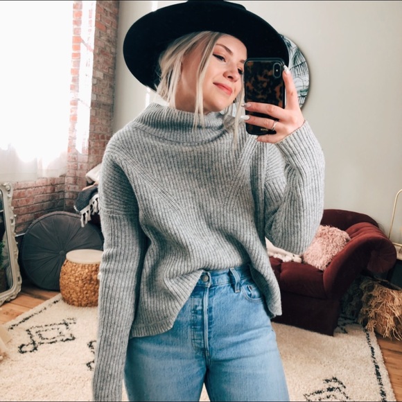 French Connection Sweaters - French Connection Gray Chunky Turtle Neck Cropped